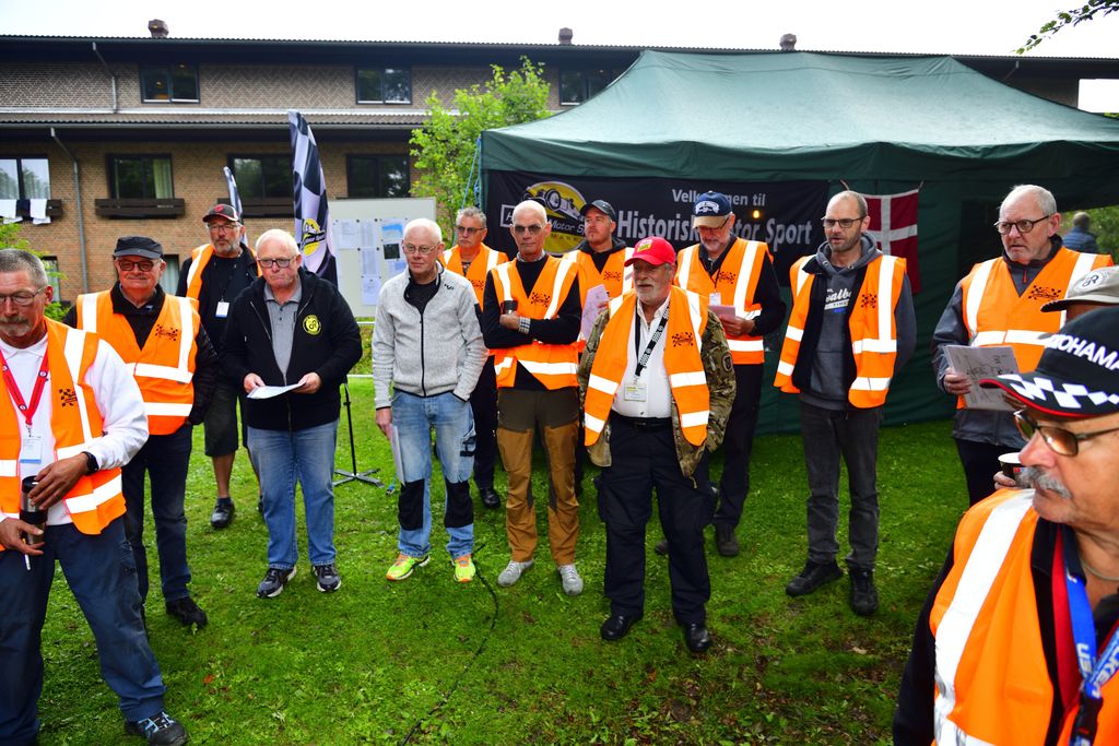 Omkring 35 officials er garantien for, at alt går efter planen på Munkebjerg – her under den sidste briefing
(Foto: Michael Eisenberg)